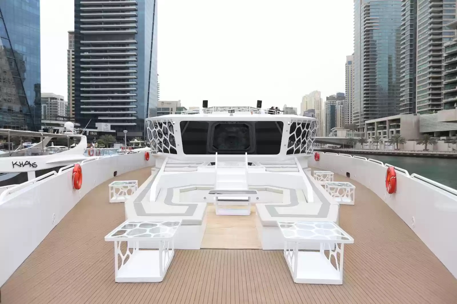 Preimieum Lotus Megayacht-Tour